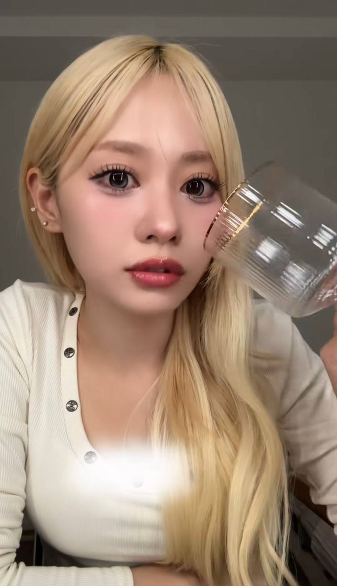 Thỏi son b&oacute;ng l&acirc;u tr&ocirc;i khiến MXH rần rần: M&agrave;u xinh, gi&aacute; chưa đến 150K v&agrave; si&ecirc;u nhiều ưu điểm để bạn th&iacute;ch- Ảnh 8.