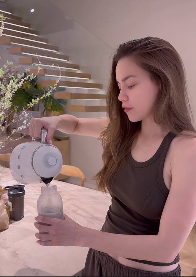 Hồ Ngọc Hà tiết lộ thực đơn xuống 2kg trong 3 tuần, "độ" dáng đón Tết: Da căng mọng, dáng vẫn xinh nhờ 1 loại thịt và 1 nước- Ảnh 7. Hồ Ngọc Hà tiết lộ thực đơn xuống 2kg trong 3 tuần, "độ" dáng đón Tết: Da căng mọng, dáng vẫn xinh nhờ 1 loại thịt và 1 nước- Ảnh 7.