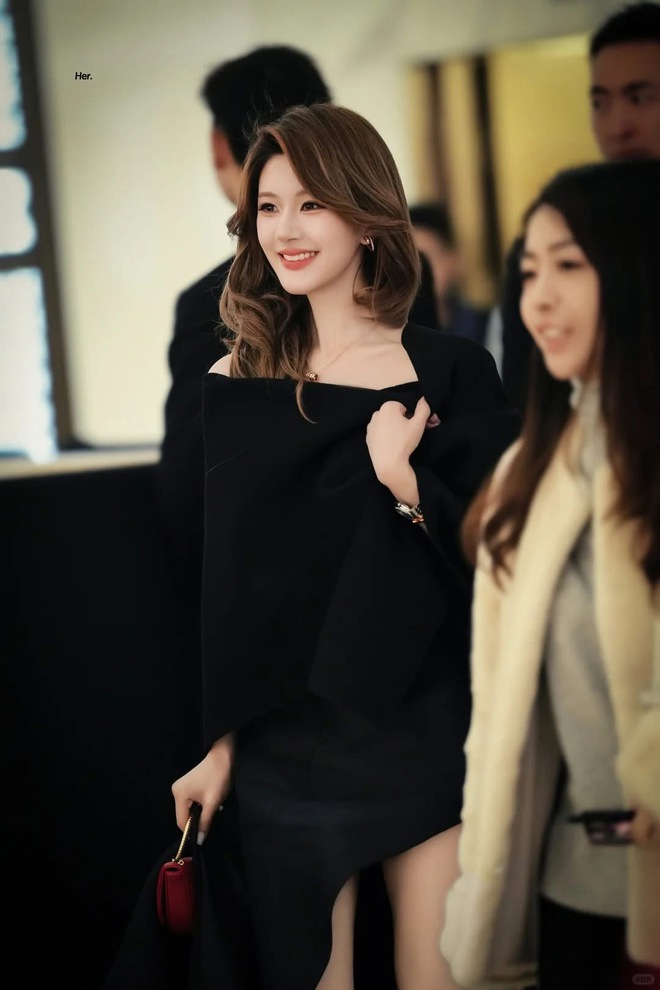 Một bước xuống xe của Triệu Lộ Tư khiến c&otilde;i mạng chấn động- Ảnh 4.