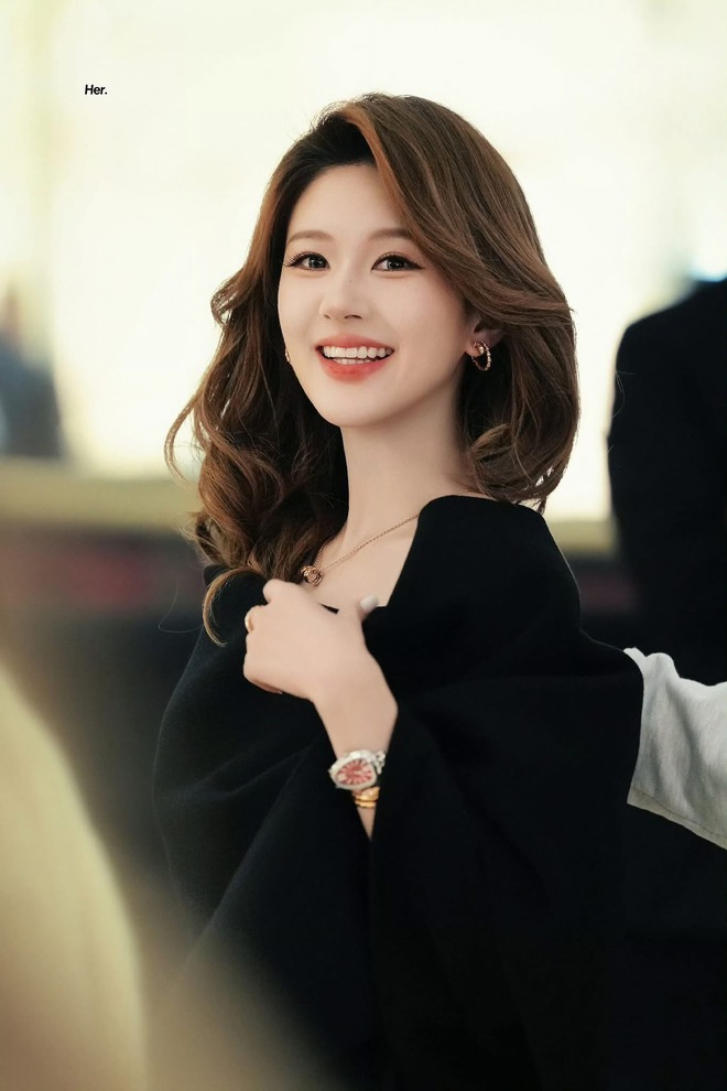 Một bước xuống xe của Triệu Lộ Tư khiến c&otilde;i mạng chấn động- Ảnh 2.