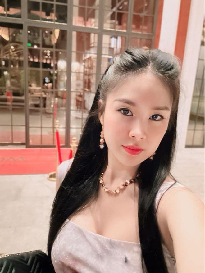 Lê Phương tuổi 40 da căng bóng khiến chồng không ngừng cưng nựng: Có 3 mẹo giữ collagen đáng học hỏi, chị em tuổi trung niên chống già đã thử chưa?- Ảnh 2. Lê Phương tuổi 40 da căng bóng khiến chồng không ngừng cưng nựng: Có 3 mẹo giữ collagen đáng học hỏi, chị em tuổi trung niên chống già đã thử chưa?- Ảnh 2.