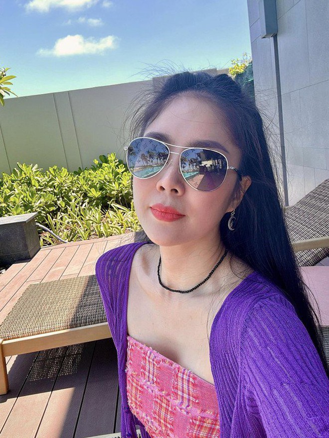 Lê Phương tuổi 40 da căng bóng khiến chồng không ngừng cưng nựng: Có 3 mẹo giữ collagen đáng học hỏi, chị em tuổi trung niên chống già đã thử chưa?- Ảnh 5. Lê Phương tuổi 40 da căng bóng khiến chồng không ngừng cưng nựng: Có 3 mẹo giữ collagen đáng học hỏi, chị em tuổi trung niên chống già đã thử chưa?- Ảnh 5.