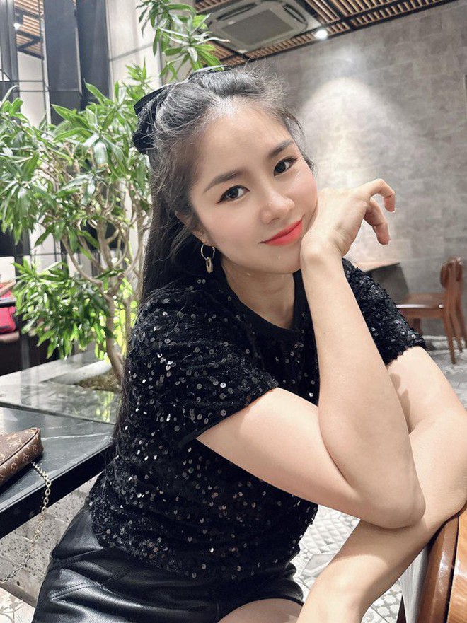 Lê Phương tuổi 40 da căng bóng khiến chồng không ngừng cưng nựng: Có 3 mẹo giữ collagen đáng học hỏi, chị em tuổi trung niên chống già đã thử chưa?- Ảnh 6. Lê Phương tuổi 40 da căng bóng khiến chồng không ngừng cưng nựng: Có 3 mẹo giữ collagen đáng học hỏi, chị em tuổi trung niên chống già đã thử chưa?- Ảnh 6.