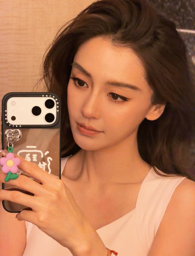 Trạng th&aacute;i nhan sắc cực tốt của Angelababy- Ảnh 3.