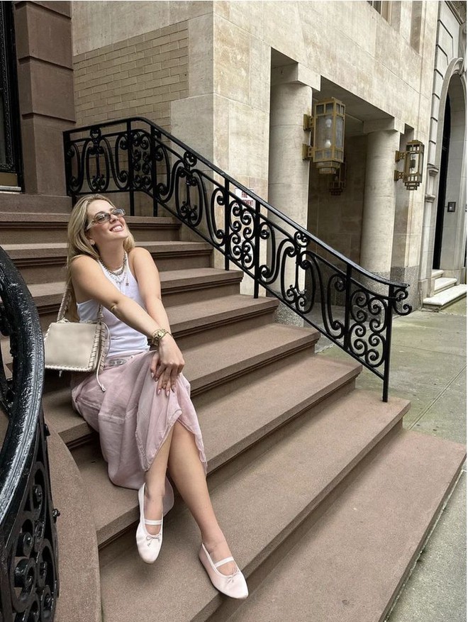 Hot trend 2026 gọi t&ecirc;n gi&agrave;y satin: Từ gi&agrave;y b&uacute;p b&ecirc; tới sneakers đều xinh cỡ n&agrave;y, bảo sao MXH m&ecirc; đắm!- Ảnh 27.