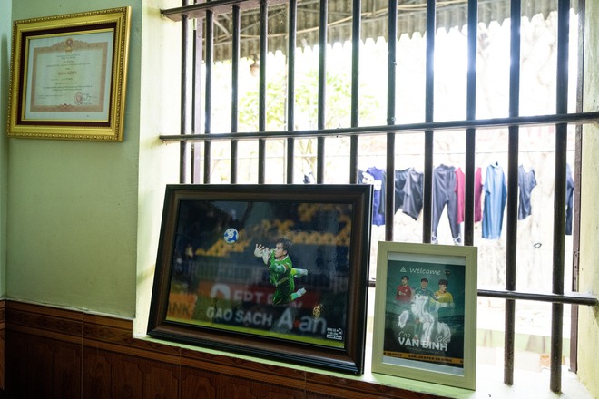 Về Nghệ An nghe chuyện chưa kể về thủ m&ocirc;n Cao Văn B&igrave;nh: "Ai nghĩ n&oacute; l&agrave; d&acirc;n thể thao đ&acirc;u, hiền qu&aacute;"- Ảnh 5.