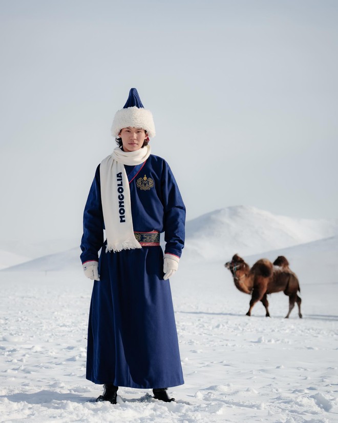 Thứ đáng ngắm nhất lúc này là đồng phục Olympic của Mông Cổ: Quá đẹp, quá nghệ!- Ảnh 3. Thứ đáng ngắm nhất lúc này là đồng phục Olympic của Mông Cổ: Quá đẹp, quá nghệ!- Ảnh 3.