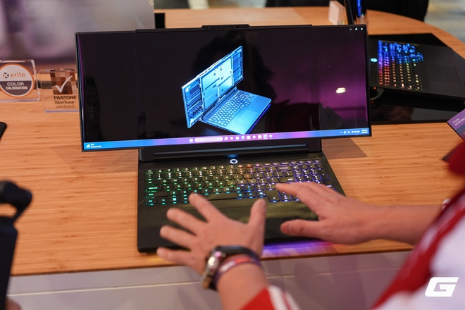 Mục sở thị Lenovo Legion Pro Rollable: Laptop gaming với màn hình cuộn, có thể mở từ rộng được từ 16 tới 24 inch- Ảnh 4. Mục sở thị Lenovo Legion Pro Rollable: Laptop gaming với màn hình cuộn, có thể mở từ rộng được từ 16 tới 24 inch- Ảnh 4.