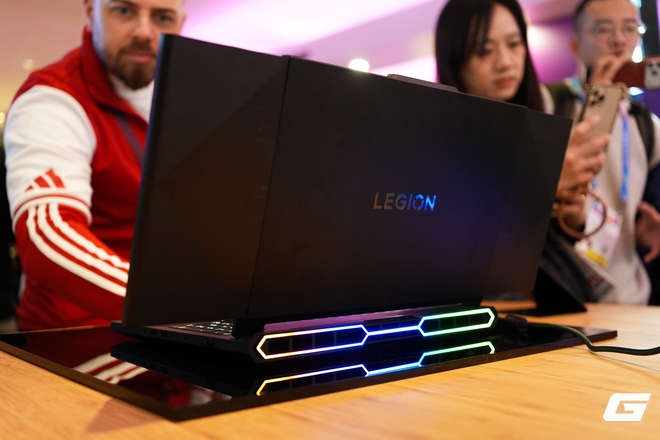 Mục sở thị Lenovo Legion Pro Rollable: Laptop gaming với màn hình cuộn, có thể mở từ rộng được từ 16 tới 24 inch- Ảnh 8. Mục sở thị Lenovo Legion Pro Rollable: Laptop gaming với màn hình cuộn, có thể mở từ rộng được từ 16 tới 24 inch- Ảnh 8.