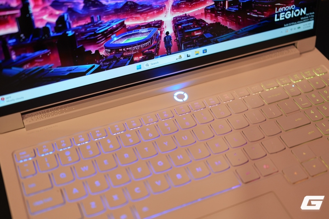 Tr&ecirc;n tay loạt thiết bị chơi game "mới toanh" của Lenovo Legion tại CES 2026: 2 laptop mới c&ugrave;ng Legion Go 2 chạy SteamOS- Ảnh 11.
