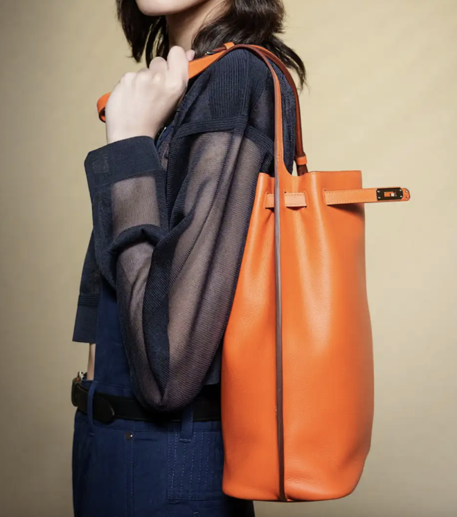 Hermès tiếp tục tạo cơn sốt với phiên bản nâng cấp từ 1 chiếc túi huyền thoại- Ảnh 8. Hermès tiếp tục tạo cơn sốt với phiên bản nâng cấp từ 1 chiếc túi huyền thoại- Ảnh 8.