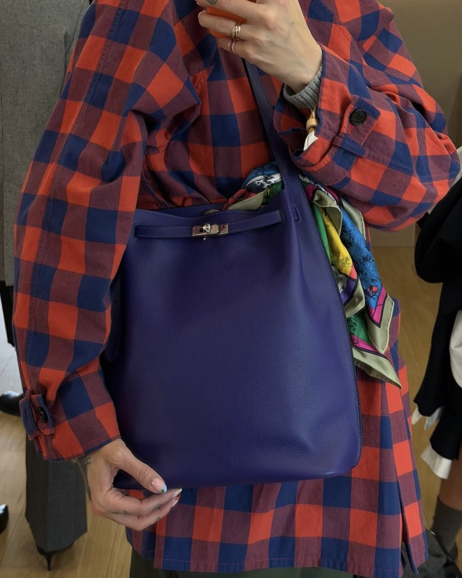 Hermès tiếp tục tạo cơn sốt với phiên bản nâng cấp từ 1 chiếc túi huyền thoại- Ảnh 13. Hermès tiếp tục tạo cơn sốt với phiên bản nâng cấp từ 1 chiếc túi huyền thoại- Ảnh 13.