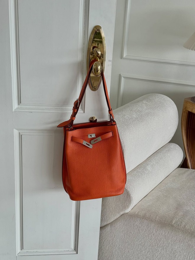 Hermès tiếp tục tạo cơn sốt với phiên bản nâng cấp từ 1 chiếc túi huyền thoại- Ảnh 5. Hermès tiếp tục tạo cơn sốt với phiên bản nâng cấp từ 1 chiếc túi huyền thoại- Ảnh 5.