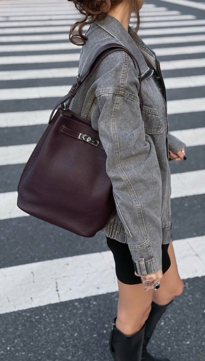 Hermès tiếp tục tạo cơn sốt với phiên bản nâng cấp từ 1 chiếc túi huyền thoại- Ảnh 3. Hermès tiếp tục tạo cơn sốt với phiên bản nâng cấp từ 1 chiếc túi huyền thoại- Ảnh 3.