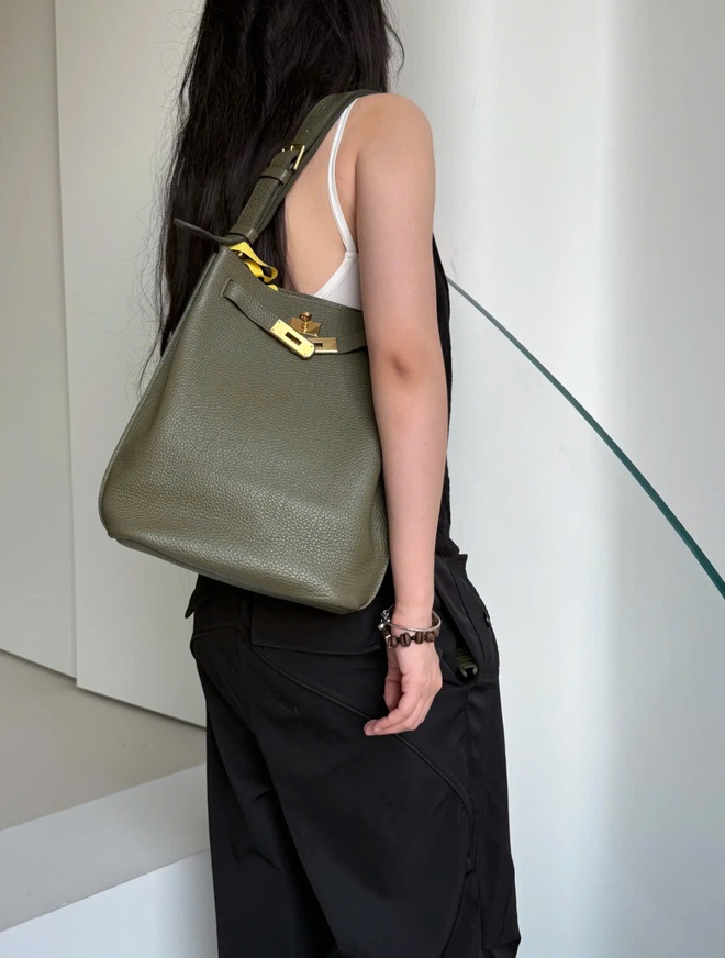 Hermès tiếp tục tạo cơn sốt với phiên bản nâng cấp từ 1 chiếc túi huyền thoại- Ảnh 1. Hermès tiếp tục tạo cơn sốt với phiên bản nâng cấp từ 1 chiếc túi huyền thoại- Ảnh 1.