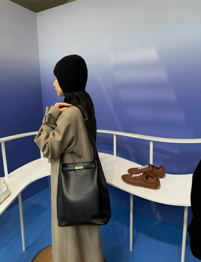 Hermès tiếp tục tạo cơn sốt với phiên bản nâng cấp từ 1 chiếc túi huyền thoại- Ảnh 15. Hermès tiếp tục tạo cơn sốt với phiên bản nâng cấp từ 1 chiếc túi huyền thoại- Ảnh 15.