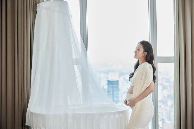 Sự trùng hợp trong phim - ngoài đời thú vị giữa Khả Ngân và Phương Oanh - Ảnh 2.