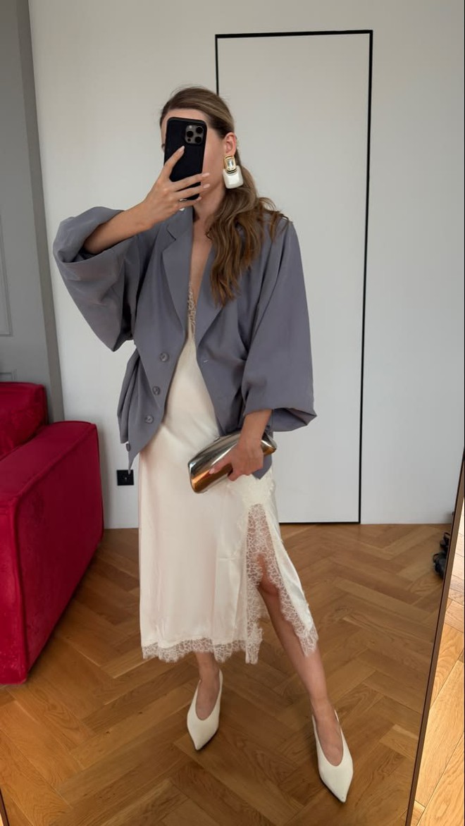 Blazer + v&aacute;y lụa ren: C&ocirc;ng thức s&agrave;nh điệu nhất thu n&agrave;y! - Ảnh 7.