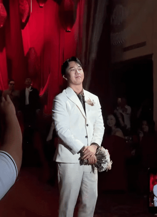 Đám cưới hot nhất khu chợ Lớn: Loạt nghi lễ lạ lùng kéo dài 6 tiếng khiến khách mời đi từ ngạc nhiên này đến ngỡ ngàng khác- Ảnh 8.
