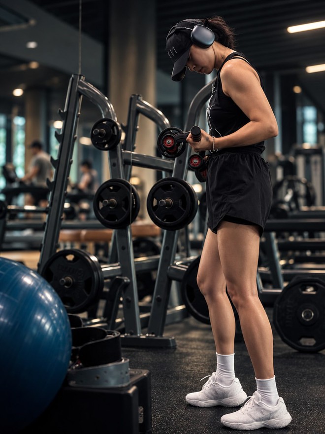 Ngô Thanh Vân khoe ảnh tập gym cùng chồng trẻ, chia sẻ điều đáng suy ngẫm của mẹ bỉm sau sinh - Ảnh 2.