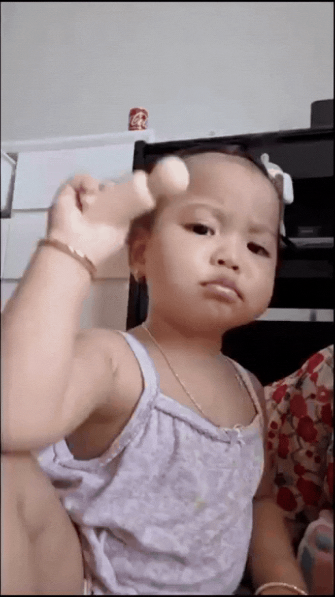 Con g&aacute;i Hoa hậu H&rsquo;Hen Ni&ecirc; cột t&oacute;c l&agrave;m điệu, biểu cảm cưng xỉu đốn tim d&acirc;n mạng - Ảnh 2.