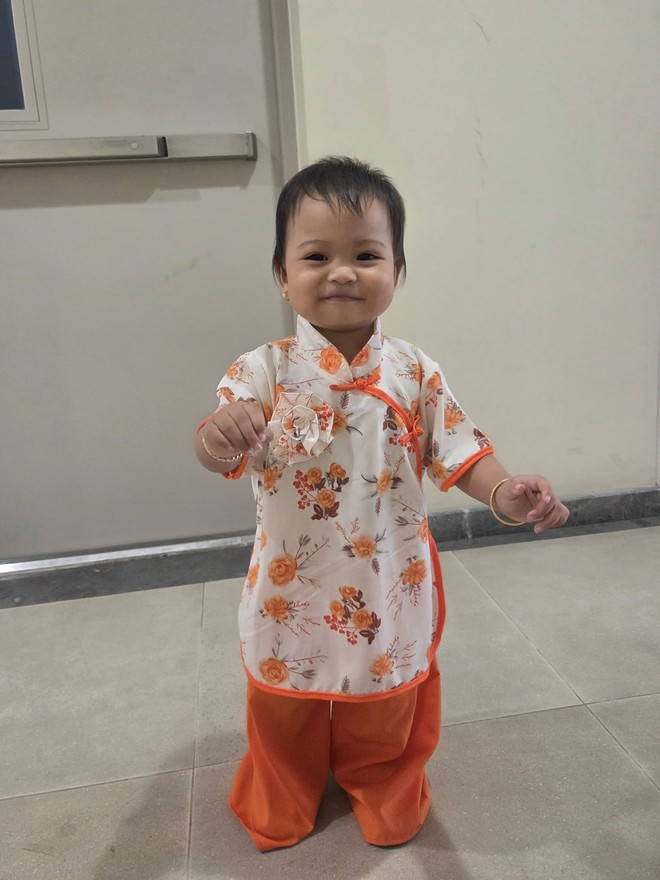 H'Hen Ni&ecirc; sắm đồ Tết cho con g&aacute;i, cẩn thận &ldquo;trừ hao&rdquo; khiến d&acirc;n t&igrave;nh cười b&ograve; - Ảnh 1.
