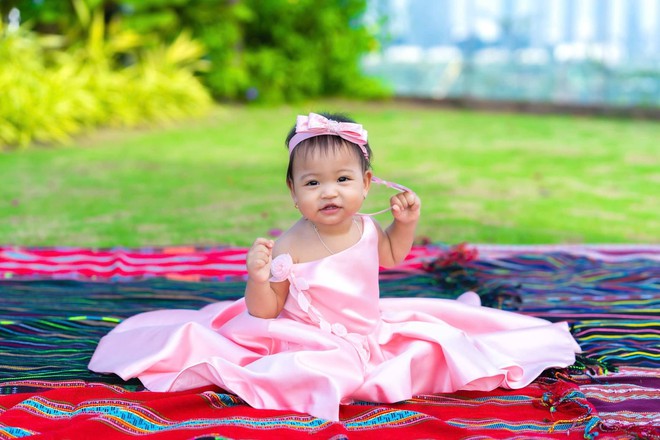 H'Hen Ni&ecirc; sắm đồ Tết cho con g&aacute;i, cẩn thận &ldquo;trừ hao&rdquo; khiến d&acirc;n t&igrave;nh cười b&ograve; - Ảnh 5.