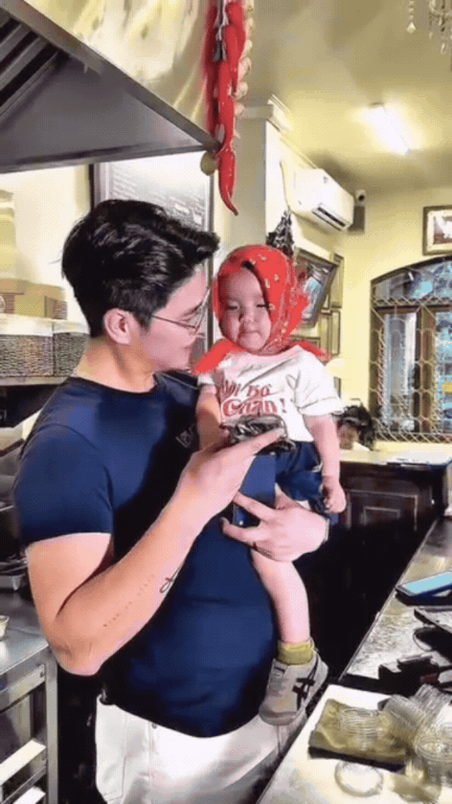 Con gái Ngô Thanh Vân vừa về Việt Nam đã vội vã “nhận việc”, thái độ khi đi làm được dân mạng khen “nhân viên xuất sắc”- Ảnh 1.