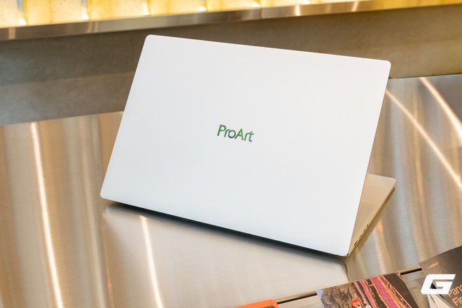 Tr&ecirc;n tay một trong những chiếc laptop đầu ti&ecirc;n chạy nền tảng RTX Spark, gi&aacute; gần 200 triệu đồng - Ảnh 3.