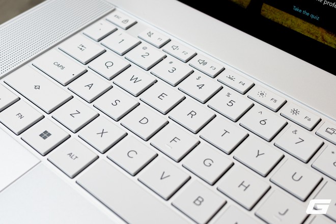 Tr&ecirc;n tay một trong những chiếc laptop đầu ti&ecirc;n chạy nền tảng RTX Spark, gi&aacute; gần 200 triệu đồng - Ảnh 14.