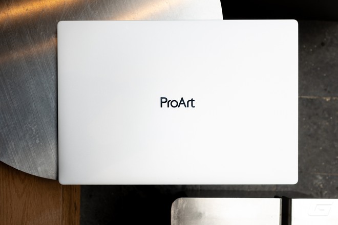 Tr&ecirc;n tay một trong những chiếc laptop đầu ti&ecirc;n chạy nền tảng RTX Spark, gi&aacute; gần 200 triệu đồng - Ảnh 4.