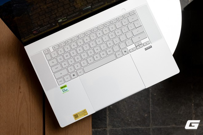 Tr&ecirc;n tay một trong những chiếc laptop đầu ti&ecirc;n chạy nền tảng RTX Spark, gi&aacute; gần 200 triệu đồng - Ảnh 12.