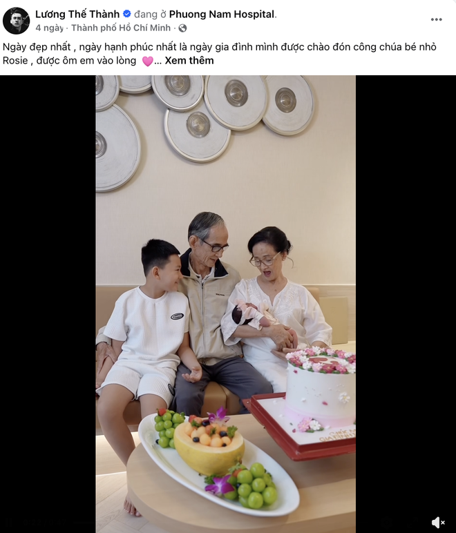 Lương Thế Th&agrave;nh tuy&ecirc;n bố &ldquo;cho mẹ Diễm ra r&igrave;a&rdquo; sau khi đ&oacute;n con g&aacute;i thứ hai, nh&igrave;n khoảnh khắc b&ecirc;n 2 con mới thấy &ocirc;ng bố m&ecirc; con đến mức n&agrave;o- Ảnh 3.