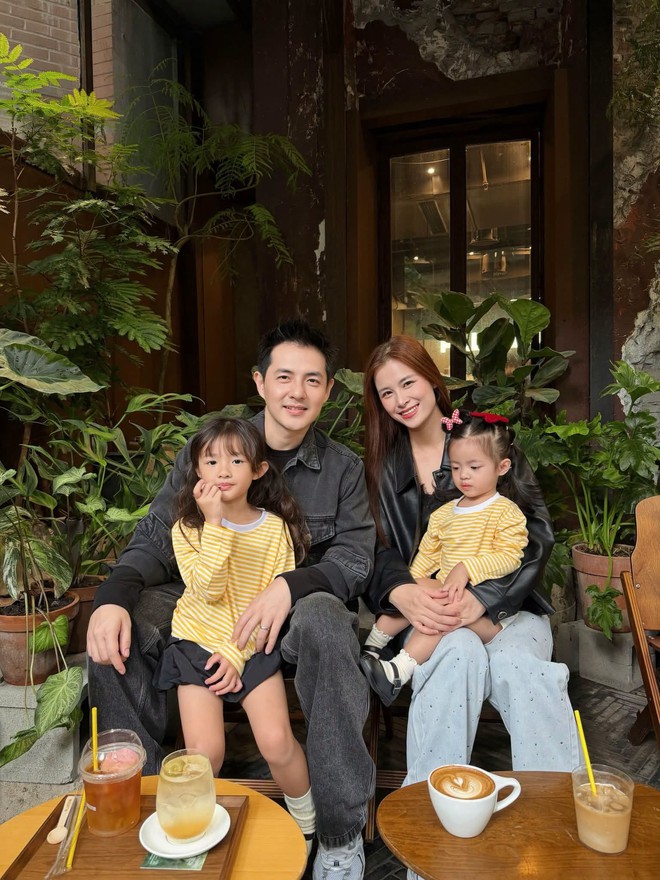 Đông Nhi đón sinh nhật ở Trung Quốc, khoe ảnh gia đình ngọt ngào bên ông xã, visual 2 ái nữ khiến dân mạng xuýt xoa: Đồng loạt “xin vía bỏ bụng” - Ảnh 4.