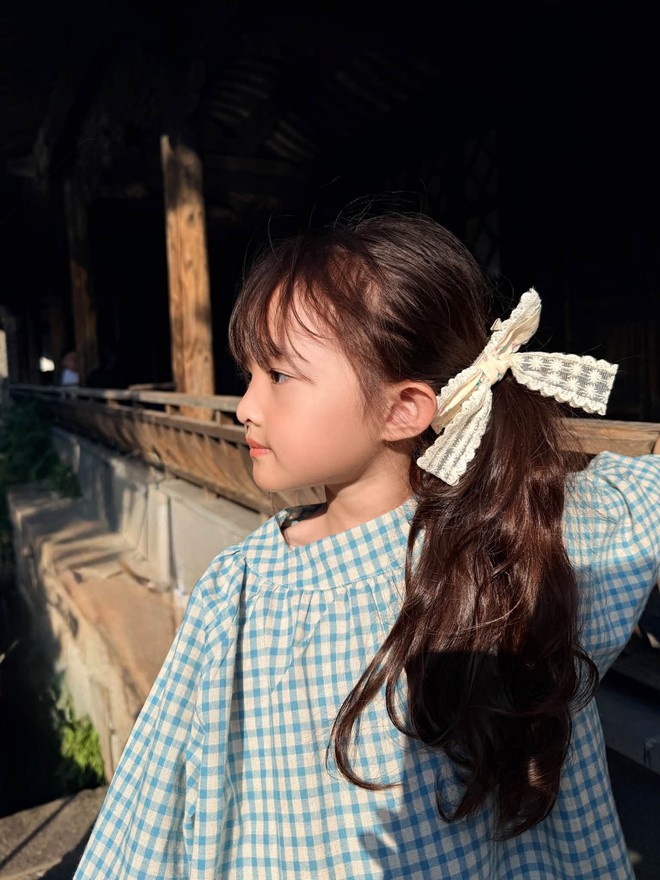 Đông Nhi đón sinh nhật ở Trung Quốc, khoe ảnh gia đình ngọt ngào bên ông xã, visual 2 ái nữ khiến dân mạng xuýt xoa: Đồng loạt “xin vía bỏ bụng” - Ảnh 14.