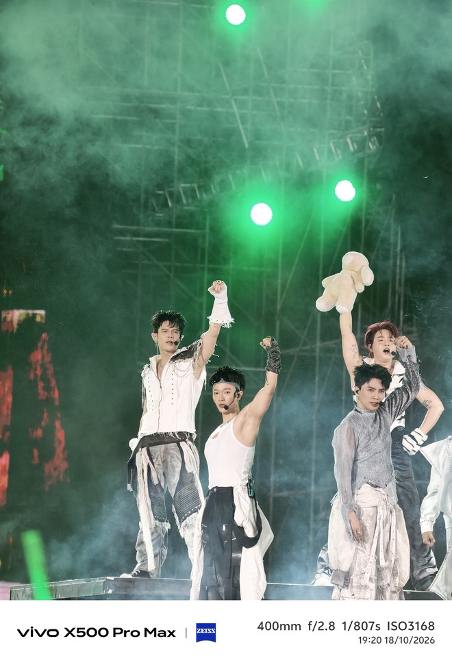 Ho&aacute; th&acirc;n Gai con trải nghiệm sớm vivo X500 Series tại concert ATVNCG 2026: Qu&aacute; m&atilde;n nh&atilde;n- Ảnh 7.