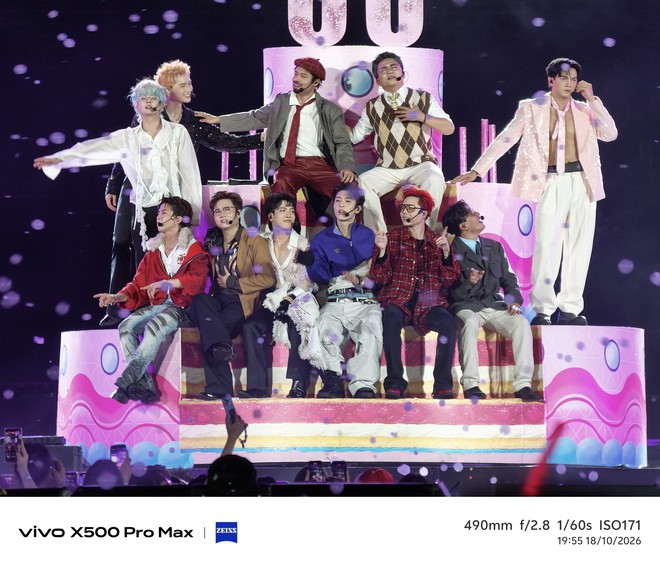 Ho&aacute; th&acirc;n Gai con trải nghiệm sớm vivo X500 Series tại concert ATVNCG 2026: Qu&aacute; m&atilde;n nh&atilde;n- Ảnh 10.