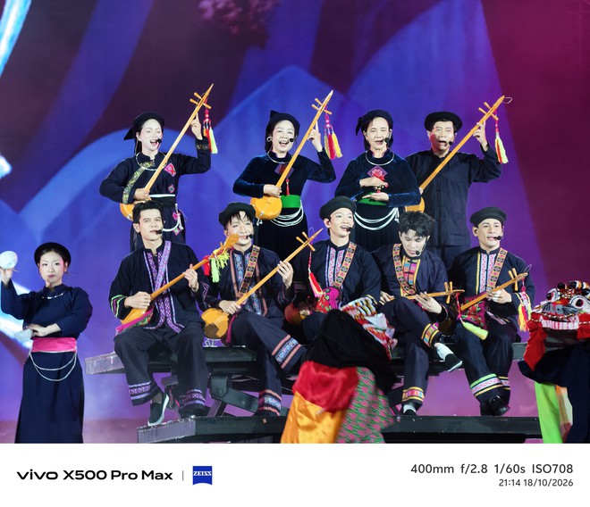 Ho&aacute; th&acirc;n Gai con trải nghiệm sớm vivo X500 Series tại concert ATVNCG 2026: Qu&aacute; m&atilde;n nh&atilde;n- Ảnh 14.