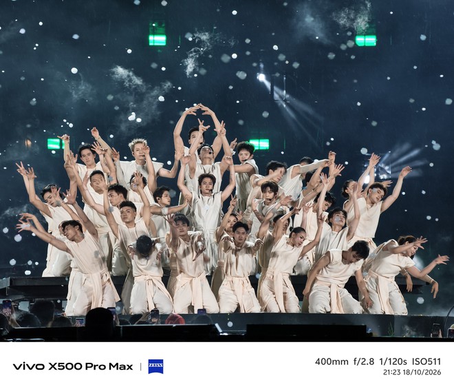 Ho&aacute; th&acirc;n Gai con trải nghiệm sớm vivo X500 Series tại concert ATVNCG 2026: Qu&aacute; m&atilde;n nh&atilde;n- Ảnh 16.