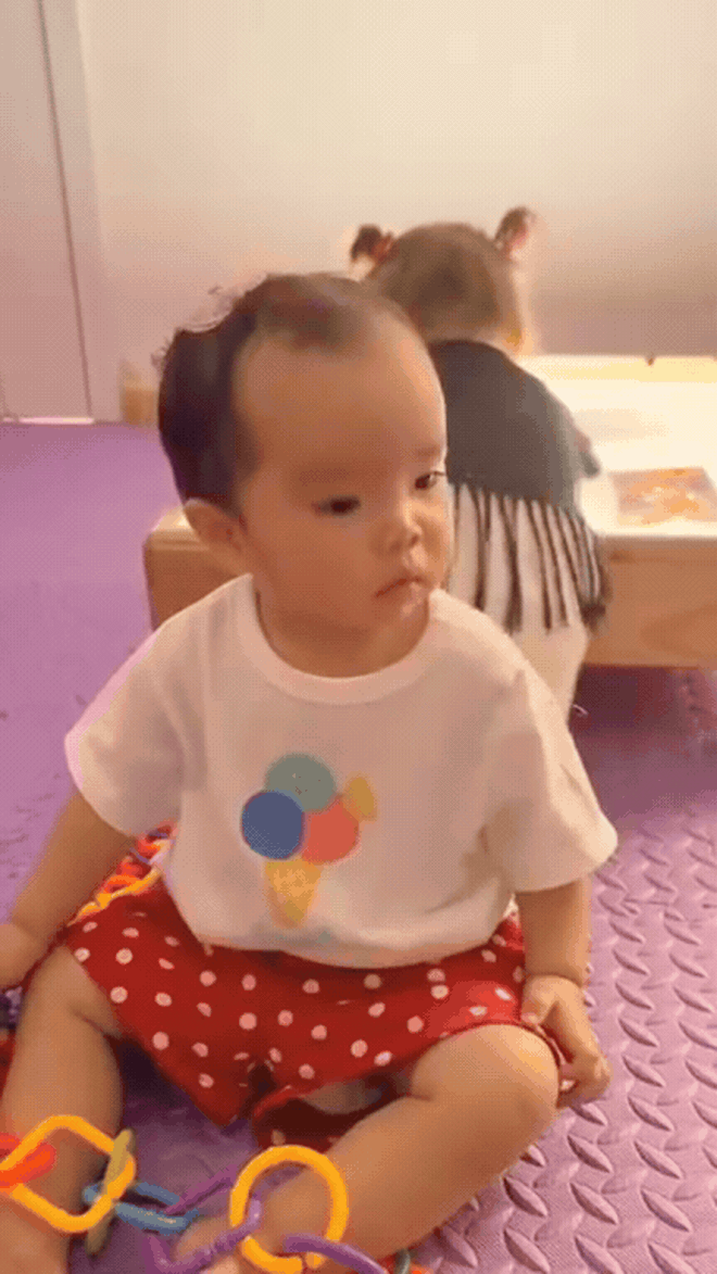 Con g&aacute;i Ng&ocirc; Thanh V&acirc;n vừa nhập học đ&atilde; sắm vai &ldquo;đả nữ&rdquo;, mẹ cũng phải thốt l&ecirc;n: &ldquo;Chưa kịp dạy g&igrave; lu&ocirc;n&rdquo; - Ảnh 1.