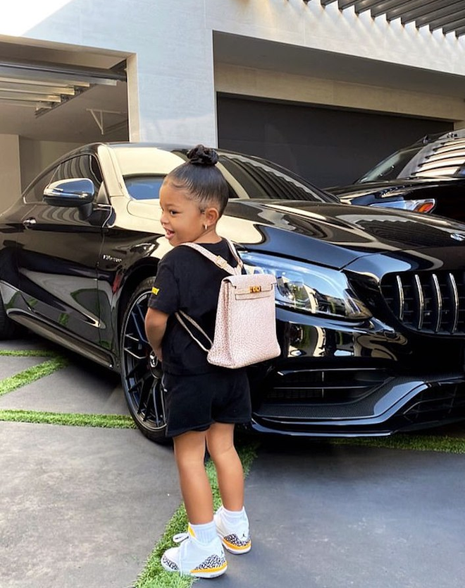 Khoảnh khắc 2 nhóc tỳ nhà Kylie Jenner vỗ tay không ngớt, tự hào ngắm mẹ trình diễn Fantasy Bra gần 1,3 tỷ- Ảnh 8.