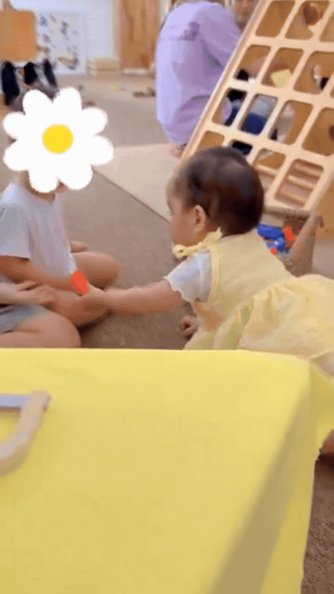 Con g&aacute;i Ng&ocirc; Thanh V&acirc;n vui vẻ đi học từ hơn 1 tuổi, mẹ cũng chỉ biết n&oacute;i 2 từ n&agrave;y - Ảnh 1.