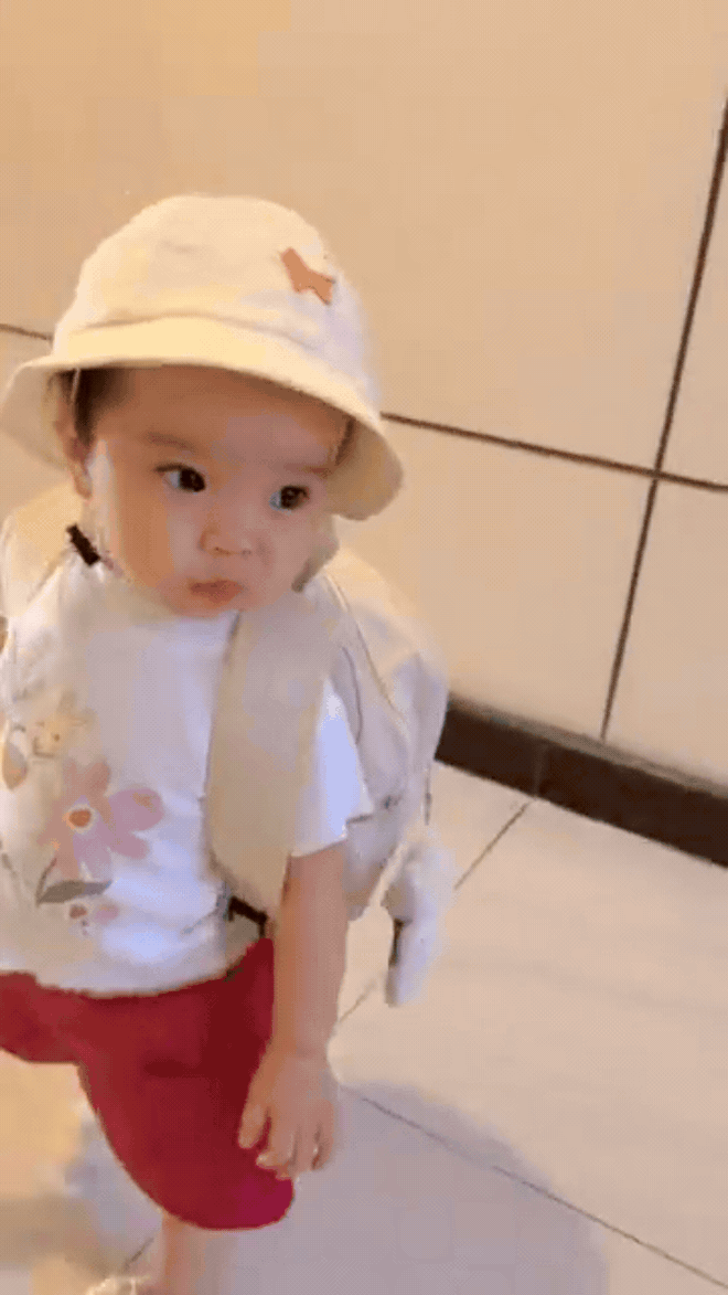Con g&aacute;i Ng&ocirc; Thanh V&acirc;n vui vẻ đi học từ hơn 1 tuổi, mẹ cũng chỉ biết n&oacute;i 2 từ n&agrave;y - Ảnh 2.
