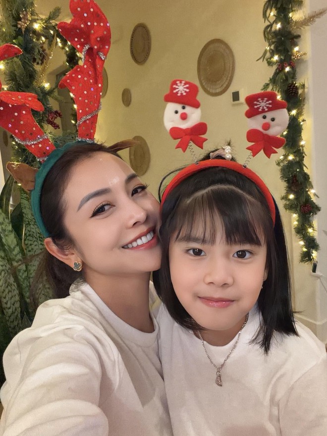 2 con gái Hoa hậu Jennifer Phạm xinh xắn chuẩn mỹ nhân, dự báo nhan sắc lấn lướt mẹ khi trưởng thành - Ảnh 7.