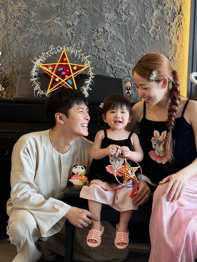 Con gái Puka nhận xét về giọng hát của mẹ, bất chấp mẹ giận vẫn nói thật lòng - Ảnh 8.