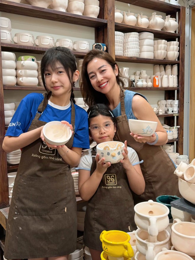 2 con gái Hoa hậu Jennifer Phạm xinh xắn chuẩn mỹ nhân, dự báo nhan sắc lấn lướt mẹ khi trưởng thành - Ảnh 1.