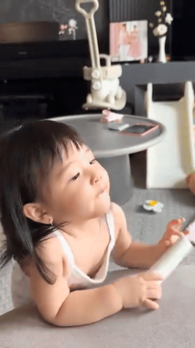 Con gái Puka nhận xét về giọng hát của mẹ, bất chấp mẹ giận vẫn nói thật lòng - Ảnh 2.