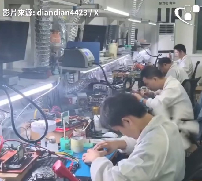 H&agrave;ng trăm card RTX 5090 bị th&aacute;o lấy chip để phục vụ m&aacute;y chủ AI tại Trung Quốc- Ảnh 2.