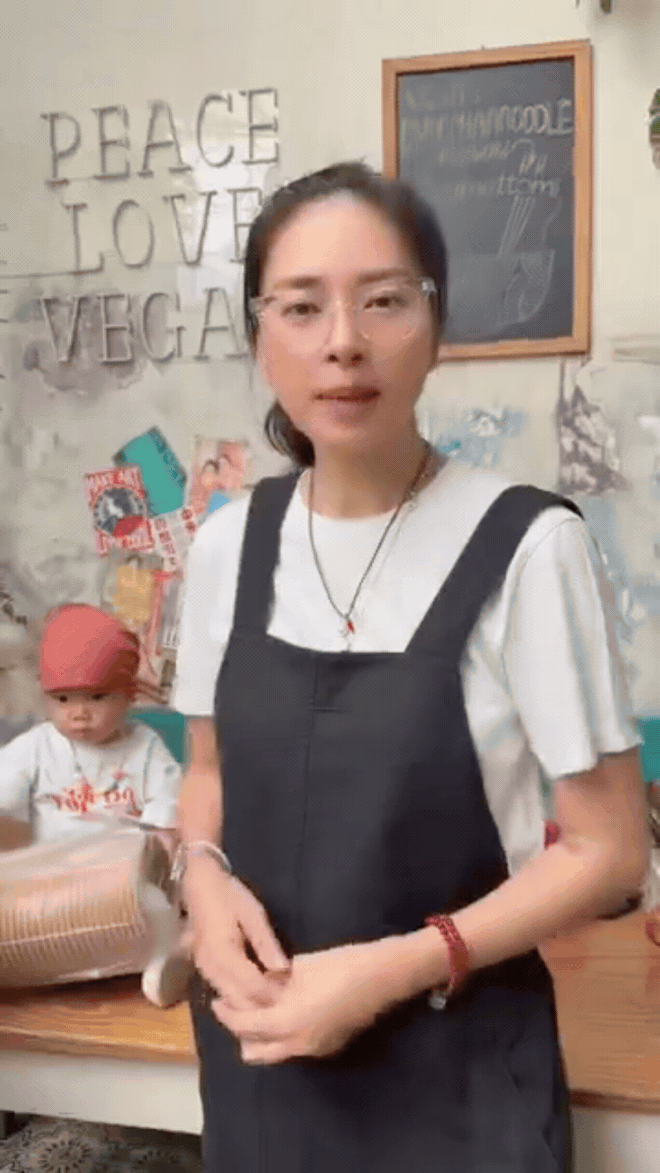 Con gái Ngô Thanh Vân 1 tuổi đã làm đến 8 nghề, thái độ “tận tâm” khiến ai nấy cười bò- Ảnh 2.