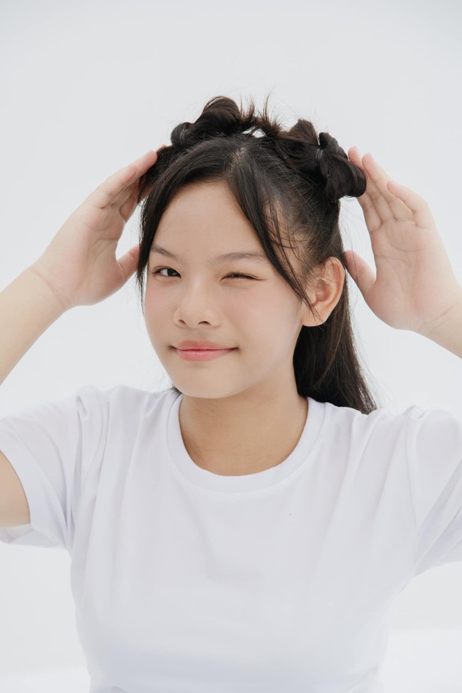 3 con g&aacute;i của Phạm Quỳnh Anh giống mẹ c&ugrave;ng 1 khu&ocirc;n, chị cả nay đ&atilde; cao hơn mẹ, trổ m&atilde; xinh đẹp ai cũng ngỡ ng&agrave;ng - Ảnh 3.